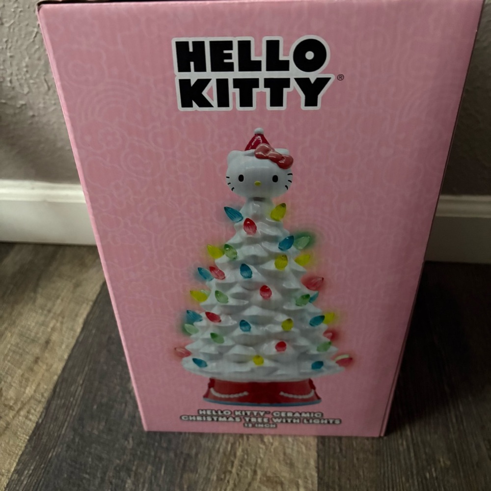 Hello Kitty White Christmas Tree NIB with lights - Picture 3 of 6